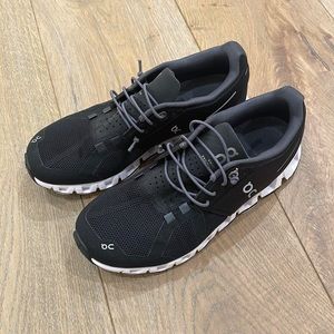 On cloud tennis shoes